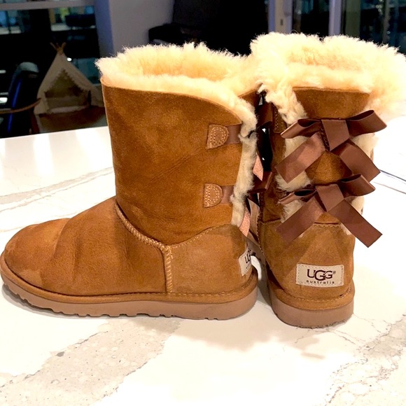 UGGS Bailey Bow size 6 - Picture 1 of 7